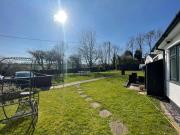 Serene Countryside Escape with Parking