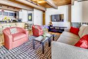 Modern Condo, 1 Block to Gondola - Ideal Vacation Location