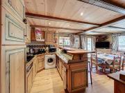 Appartement cosy proche centre village avec balcon et parking - FR-1-560-161