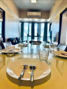 MACTAN NEWTOWN FAMILY ROOM Deluxe with free wi-fi, POOL & GYM