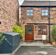 1 Bed cottage town centre free private parking cycle store Boroughbridge