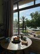 Apartamento com vista pro mar no Centro de Ubatuba - com estacionamento 2 quartos e cozinha completa