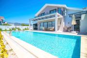 Plaja Yakın Lüks Villa