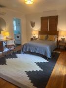 Hollywood Bungalow One with Patio!