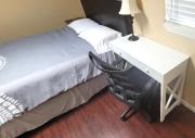 NARVAEZ BRIGHT & SPACIOUS - Private room, bathroom, entrance near light rail