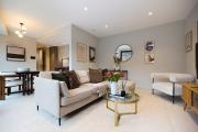 Chic London Living Upscale 2BR Home with Style Chic London Living Upscale 2BR Home with Style
