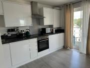 Bright & Stylish en-suite bedroom suitable for singles, couples, and families Bright & Stylish en-suite bedroom suitable for singles, couples, and families