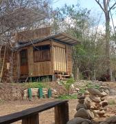 Stay in art hostel & guesthouse