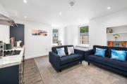 Modern & Bright 2BR Flat - Short Walk to Town