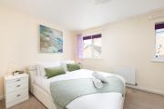 Modern and Quiet 2Bed House by FabAccommodation