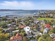 Spacious Sandy Bay Stay