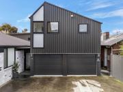 Modern Retreat with Spectacular Mountain Views