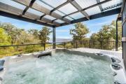 Secluded Huon Valley Lodge with Hot Tub and Cottage