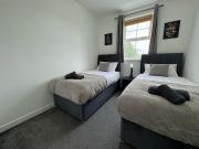 Oakwood House 6 Bed 11 Sleeps Garden-Free Parking