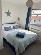 Cosy coastal home - 5 mins walk from the beach