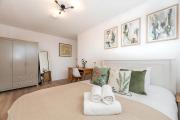 Bright 3 Bed 2 Bath with Air Con in Clerkenwell - Pass the Keys