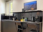 GuestReady - Sleek emerald escape in the 13th arr.