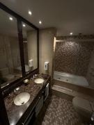 Flat Luxo 3010 com banheira Mountain Village Laje de Pedra Canela