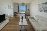 Seafront Apartment for 6 Promenade des Anglais