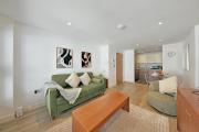 1 & 2 Executive Apartments next to Liverpool Street FREE WIFI by City Stay Aparts London