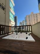 3 suítes com jacuzzi e banheira, próx do Hard Rock Café em Meia Praia