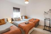 Ravensdale House Long Stay Sleeps 14 Free Wifi