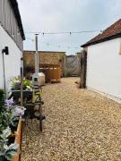 The Cow Shed - Rural Barn Conversion with Hot Tub