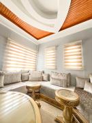 Bright 2-Bedroom Apartment Near Beach -Free WiFi, Parking and Balcony