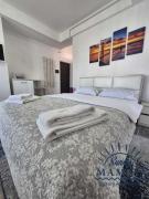 Studio Summerland SUNNY MAMAIA