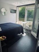 Peaceful room on a houseboat in the city centre