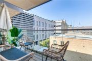 NEW Modern 2-Bed Riverside Flat with Balcony SW11