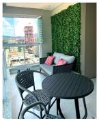 Apartamento com Varanda Gourmet a 400 m Meia Praia