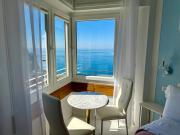 Vertigini Suites, Il Rifugio dell Amore per SOLE COPPIE , A 50m dalla Stazione e dalla Via dell Amore con Vista Mare e Intimità Appagante