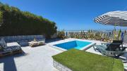 Villa with pool and beach access