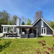 Vakantiehuis met sauna, omheinde tuin & nabij strand VP087