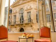 Merveil Signature Suite - Valois - Louvre view