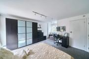 Deluxe Room with Private En Suite in South Croydon