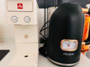 1 minute from Hongdae Entrance Station #4 beds #hotel bedding #Hongdae main street #famous restaurants #luggage storage #popular accommodation #3 rooms