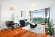 CBD sydeney 3Br with pool & gym with city view