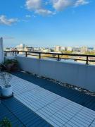 CBD Penthouse Retreat - Stunning Ocean & City View