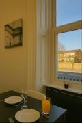 Modern Studio In Canary Wharf With Hot Tub Modern Studio In Canary Wharf With Hot Tub