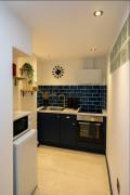 Modern Studio In Canary Wharf With Hot Tub Modern Studio In Canary Wharf With Hot Tub