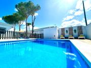 GATU Villa Serena piscina privada mayores de 25 años y familias GATU Villa Serena piscina privada mayores de 25 años y familias