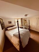 Southeast Portland Parkside Gem on Mount Tabor