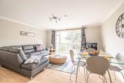 2 Bed Apartment, Close to Windsor, Free Parking - By Tempstay