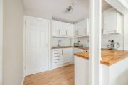 2 Bed Apartment, Close to Windsor, Free Parking - By Tempstay