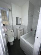3 Bed Flat - Sleeps 6 - Parking - Wifi
