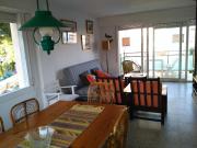 SPACIOUS FLAT WITH SEA VIEWS, FOR 8 PEOPLE WITH 3 BEDROOMS, 2 BATHROOMS and NEXT TO THE BEACH!!
