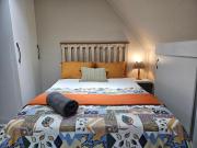 Cozy & Private Bachelor Flat