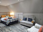 Cozy & Private Bachelor Flat